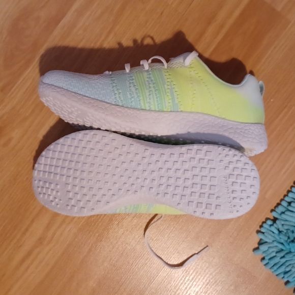 Women's Sketcher runners - Picture 3 of 6